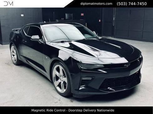 Used 2018 Chevrolet Camaro SS RWD image 9