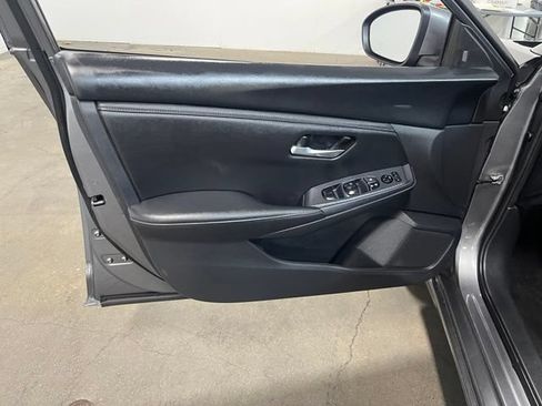 Used 2024 Nissan Sentra SV FWD image 25