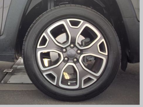 Used 2018 Jeep Renegade Limited w/ Trailer Tow Group image 14