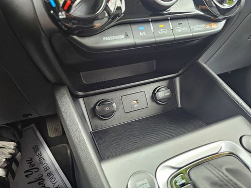 Used 2023 Hyundai Kona SEL AWD/4WD image 27
