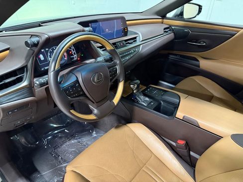 Used 2019 Lexus ES 350 Ultra Luxury w/ Accessory Package image 15