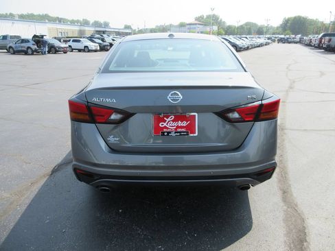 Used 2021 Nissan Altima 2.5 SR FWD image 7