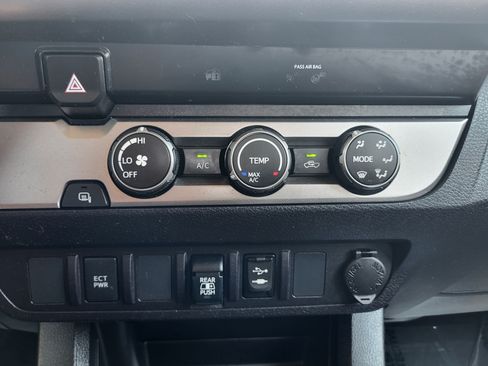 Certified 2019 Toyota Tacoma SR5 RWD image 18