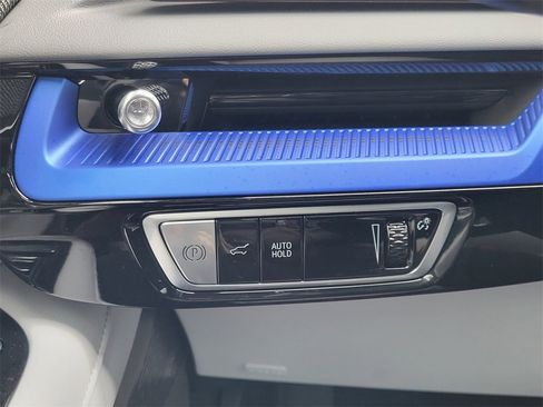 Used 2025 Cadillac Optiq Luxury 1 image 31