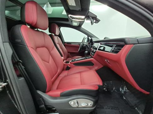 Certified 2026 Porsche Macan Turbo AWD/4WD image 25