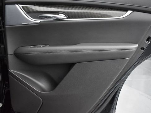 Used 2023 Cadillac XT6 Sport w/ Technology Package image 31