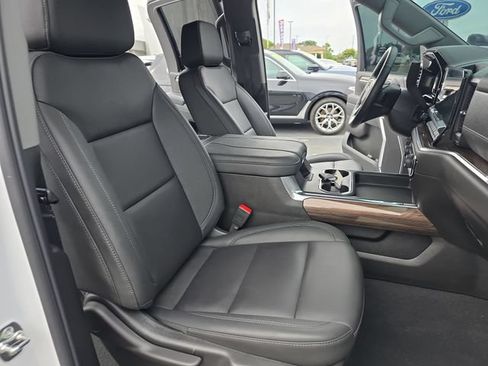 Used 2025 Chevrolet Silverado 2500 LT w/ Trail Boss Package AWD/4WD image 11