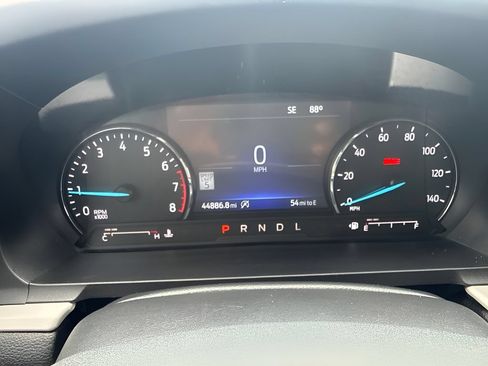 Used 2024 Ford Explorer XLT w/ Equipment Group 202A AWD/4WD image 17