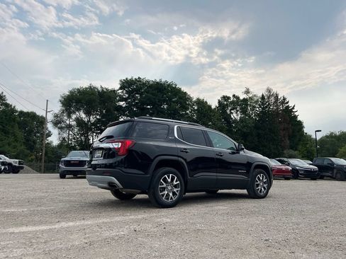 Used 2023 GMC Acadia SLT w/ Preferred Package FWD image 7