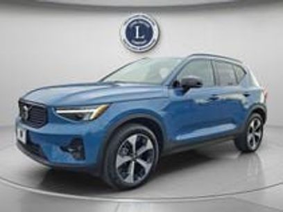 Certified 2025 Volvo XC40 B5 Core