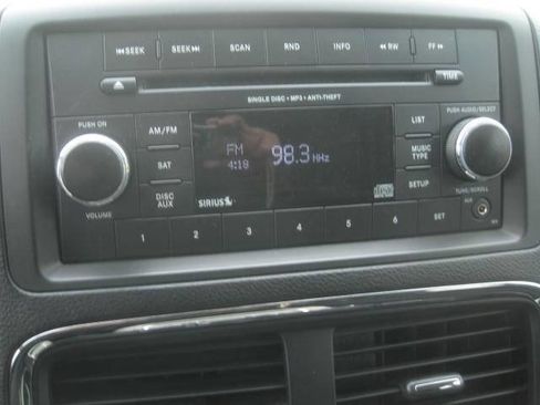 Used 2016 Dodge Grand Caravan SXT FWD image 31