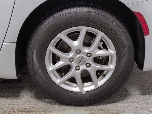 Certified 2024 Chrysler Pacifica Touring-L image 14