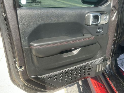 Used 2018 Jeep Wrangler Unlimited Rubicon AWD/4WD image 25