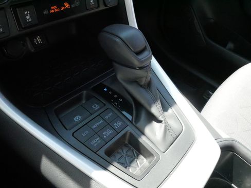 Certified 2025 Toyota RAV4 XLE w/ Convenience Package AWD/4WD image 25