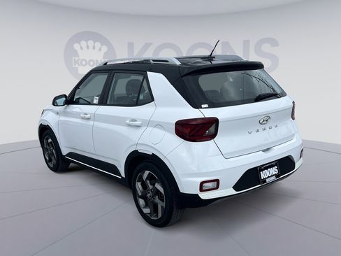 Used 2023 Hyundai Venue Limited image 4