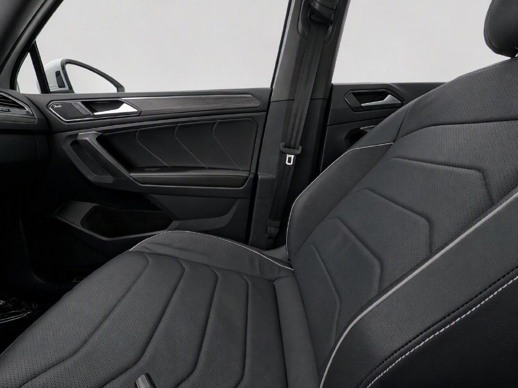 Certified 2024 Volkswagen Tiguan SEL R-Line AWD/4WD image 25
