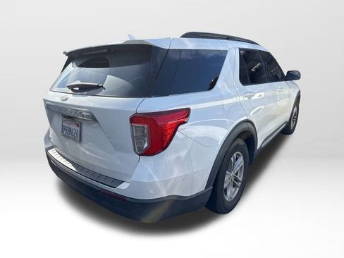 Used 2023 Ford Explorer XLT image 4