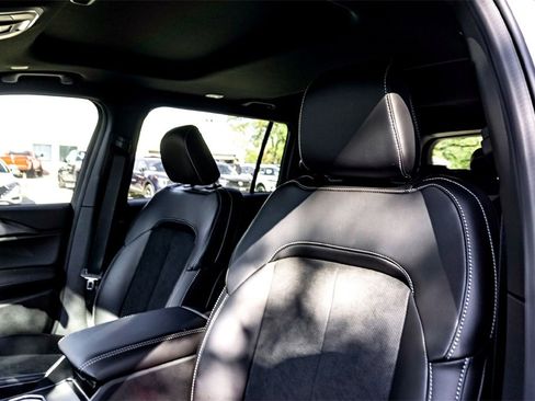 New 2025 Jeep Grand Cherokee L Altitude image 9