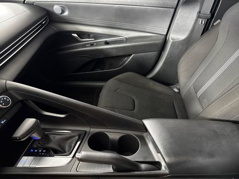 Used 2023 Hyundai Elantra SE FWD image 20