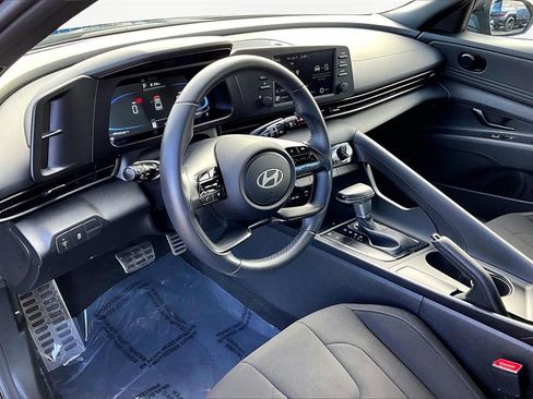 Used 2025 Hyundai Elantra Sport image 14