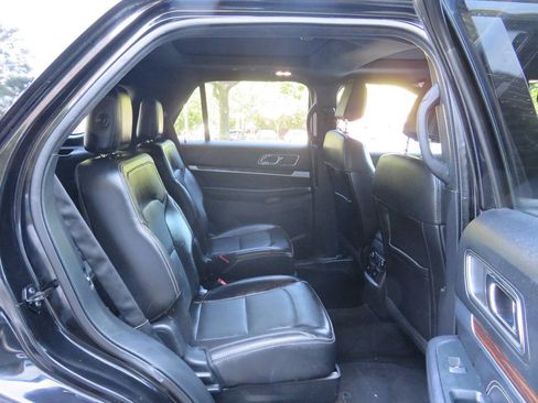 Used 2018 Ford Explorer Limited w/ Equipment Group 301A AWD/4WD image 22