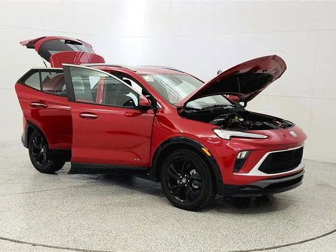Used 2026 Buick Encore GX Sport Touring w/ Advanced Technology Package FWD image 9