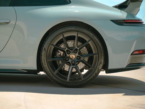 Used 2025 Porsche 911 Carrera RWD image 15