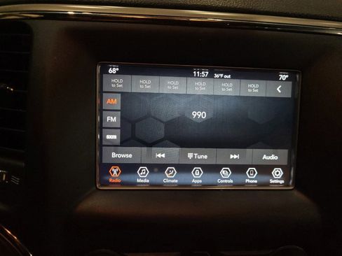 Used 2021 Jeep Grand Cherokee Laredo image 25