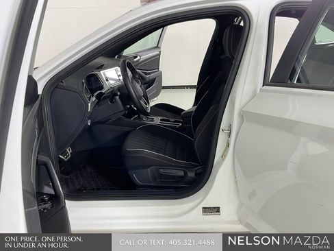 Used 2024 Volkswagen Jetta Sport image 11