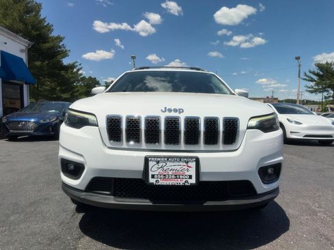 Used 2019 Jeep Cherokee Latitude Plus w/ Comfort/Convenience Group AWD/4WD image 2