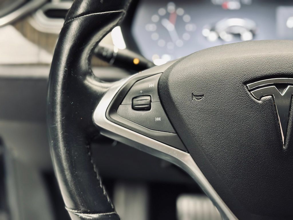 Used 2013 Tesla Model S Performance RWD image 29