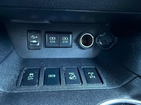 Used 2017 Toyota Highlander XLE w/ Protection Package #3 AWD/4WD image 13