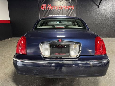 Used 2002 Lincoln Town Car Signature RWD image 4