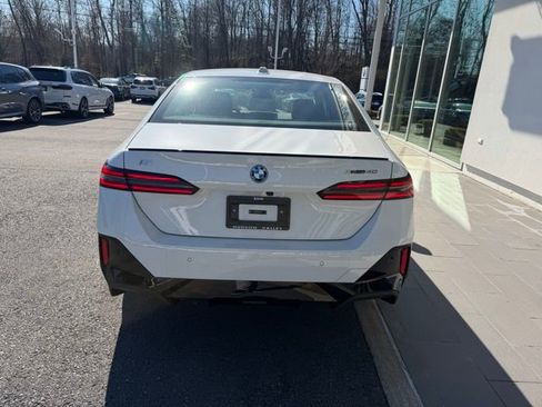 New 2026 BMW i5 eDrive40 w/ M Sport Package image 8