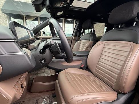 Used 2024 Kia EV9 Land image 16