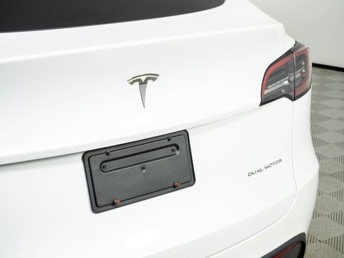 Used 2023 Tesla Model Y Long Range AWD/4WD image 35