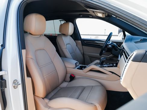 Certified 2023 Porsche Cayenne image 28