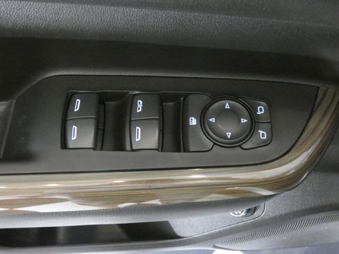 Used 2023 GMC Acadia SLE w/ Driver Convenience Package image 18