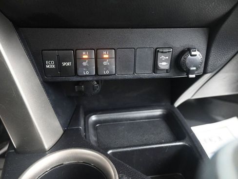 Used 2014 Toyota RAV4 Limited image 19