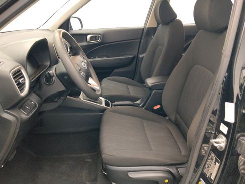 Used 2023 Hyundai Venue SE FWD image 17