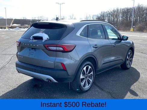 Used 2023 Ford Escape Platinum image 3