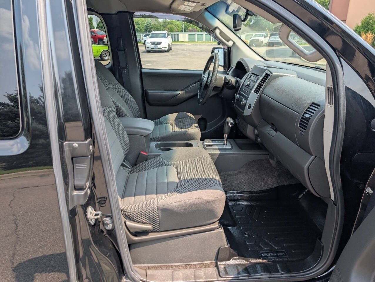 Used 2012 Nissan Frontier SV AWD/4WD image 11