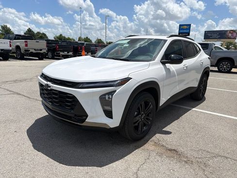 New 2026 Chevrolet Trax ACTIV w/ Sunroof Package FWD image 7