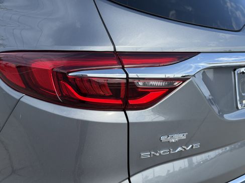 Used 2020 Buick Enclave Essence w/ Sound and Sites Package image 10