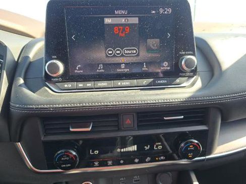 Used 2023 Nissan Rogue SV AWD/4WD image 11