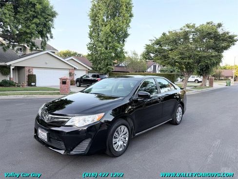 Used 2012 Toyota Camry LE FWD image 1