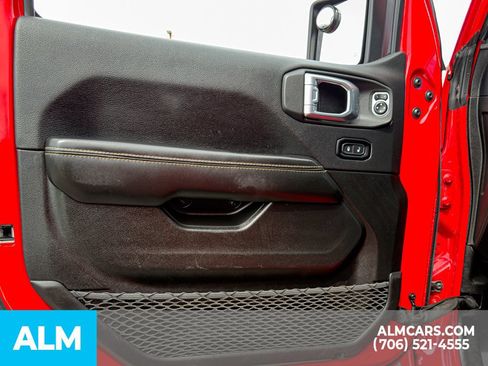 Used 2025 Jeep Wrangler Unlimited Sahara AWD/4WD image 14