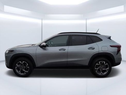 Used 2024 Chevrolet Trax LT FWD image 6