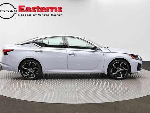 Used 2023 Nissan Altima 2.5 SR w/ SR Premium Package FWD image 4