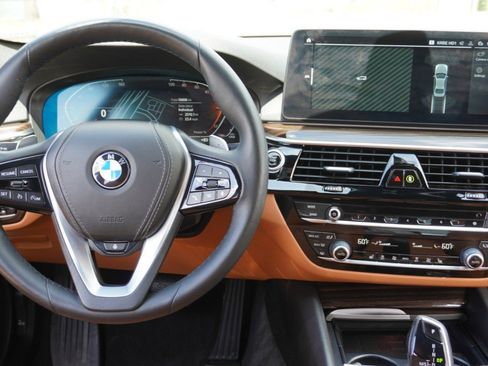 Used 2023 BMW 540i w/ Premium Package RWD image 29